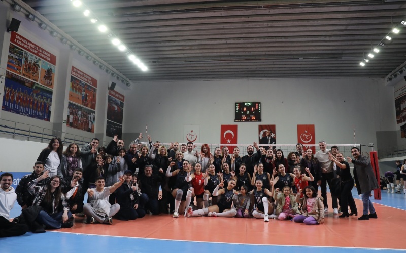 ETİMESGUT BELEDİYESİ VOLEYBOL A TAKIMI GALİBİYETE DEVAM EDİYOR