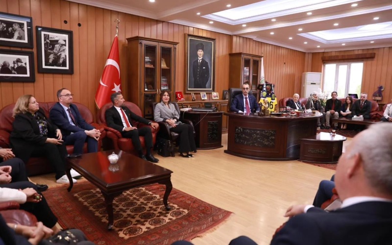 CHP MANİSA MİLLETVEKİLİ AHMET VEHBİ BAKIROĞLU VE AKHİSAR BELEDİYE BAŞKANI BESİM DUTLULU BAŞKAN BEŞİKCİOĞLU´NU ZİYARET ETTİ