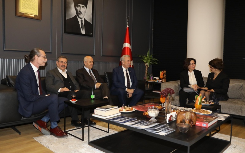 KENT TİYATROSUNDA PRÖMİYERİ GERÇEKLEŞTİRİLEN “YUNUS EMRE BİR TASAVVUF MÜZİKALİNDE” BÜYÜK BULUŞMA