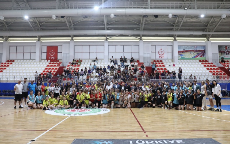 ETİMESGUT BELEDİYESİ GELİŞİM SPOR KULÜBÜ 2. GELENEKSEL ALTYAPI VOLEYBOL TURNUVASI GERÇEKLEŞTİRİLDİ!