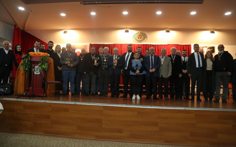 TAVLA TURNUVASINDA ÖDÜLLER SAHİPLERİNİ BULDU