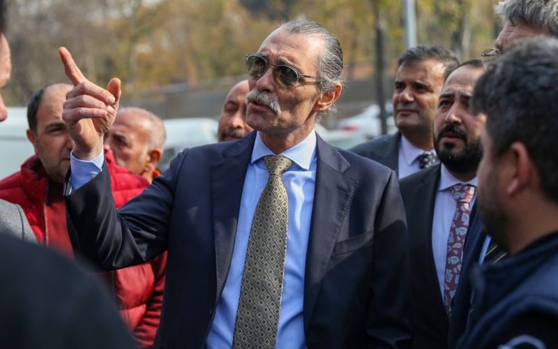 BAŞKAN BEŞİKCİOĞLU’NDAN DÜKKANI YANAN ESNAFA ZİYARET