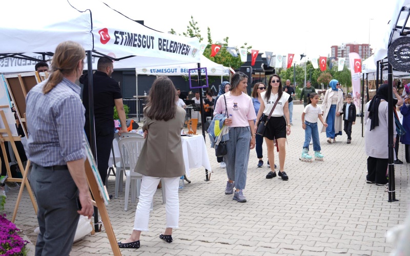 GÖKSU PARK’TA ANLAMLI BULUŞMA: KADIN EMEĞİ PAZARI VE ENGELSİZ YAŞAM MERKEZİ ÖĞRENCİLERİNDEN HALK OYUNLARI GÖSTERİSİ