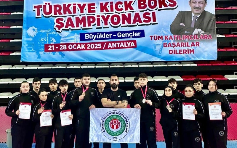 ETİMESGUT BELEDİYESİ KİCKBOKS TAKIMI ŞAMPİYONLUK ZİRVESİNDE