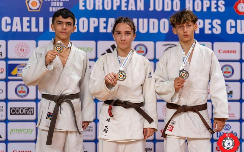 ETİMESGUT BELEDİYESİ SPOR KULÜBÜ GURURLANDIRMAYA DEVAM EDİYOR
