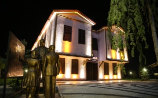 /KÜTÜPHANELER/ATATÜRK MÜZESİ VE OKUMA EVİ/ataturk-muzesi-ve-okuma-evi-2.jpg