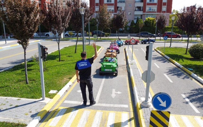 ETİMESGUT BELEDİYESİ´NDEN ÇOCUKLARA YÖNELİK ÜCRETSİZ TRAFİK PARKI EĞİTİMLERİ