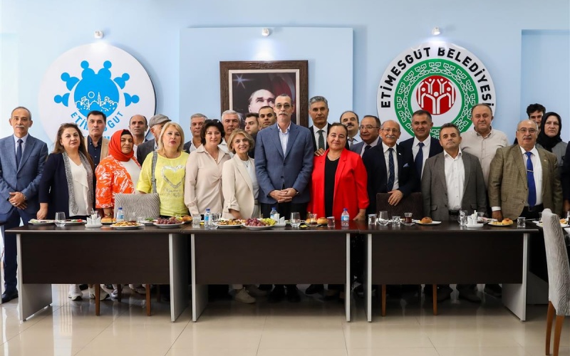 BAŞKAN BEŞİKCİOĞLU KENT KONSEYİNDE STK´LAR İLE KAHVALTIDA BULUŞTU
