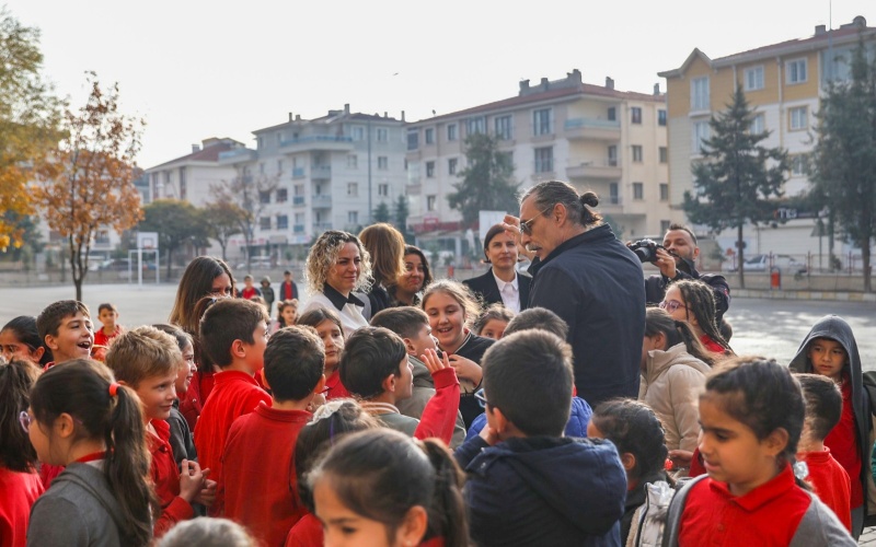 ETİMESGUT İLÇESİNDEKİ OKULLARIN BAHÇELERİ ASFALTLANIYOR