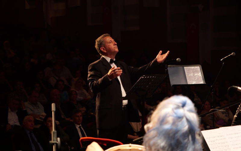 ETİMESGUT’TA BAHAR EZGİLERİ YANKILANDI: ENGELLİ VE KADIN MECLİSİ İLE YURT EZGİLERİ TOPLULUĞUNDAN UNUTULMAZ KONSER