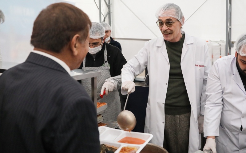 BAŞKAN BEŞİKCİOĞLU, İFTAR ÇADIRINDA VATANDAŞLARLA BİRLİKTE RAMAZAN EĞLENCELERİNE KATILDI
