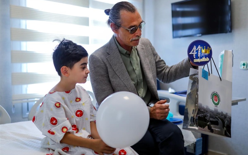 BAŞKAN BEŞİKCİOĞLU SÜNNET OLAN ÇOCUKLARI ZİYARET ETTİ