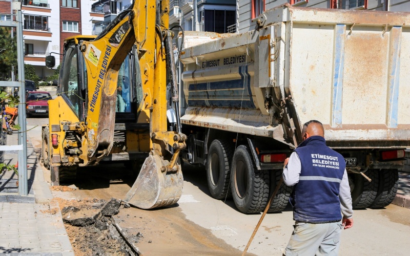 ETİMESGUT BELEDİYESİ ASFALT ÇALIŞMALARINA HIZ KATTI