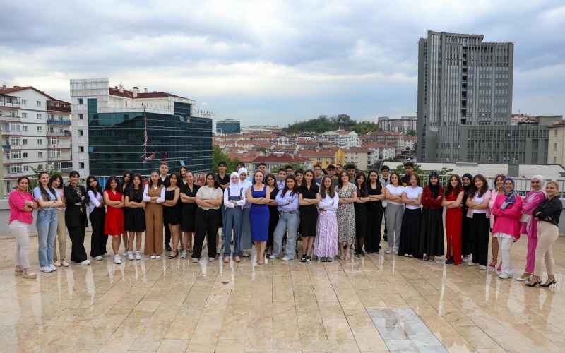 ETİMGEM’DE DUYGUSAL VEDA: 8. SINIFLAR İÇİN UNUTULMAZ BİR GÜN