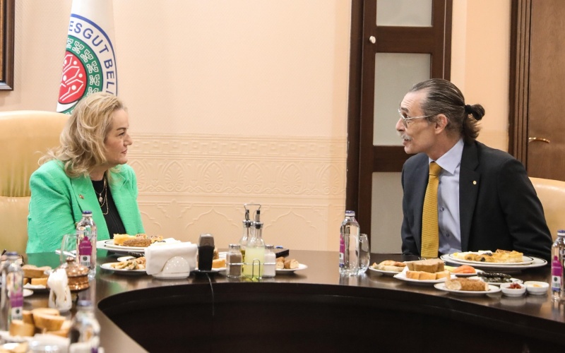 KAYMAKAM ÖZLEM BOZKURT GEVREK ETİMESGUT BELEDİYESİNİ ZİYARET EDEREK KAHVALTI PROGRAMINA KATILDI