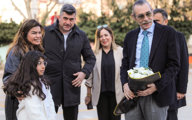 ETİMESGUT BELEDİYESİ TARAFINDAN İKİNCİ YARIYILIN İLK DERS ZİLİNDE ÇOCUKLARA SÜRPRİZ