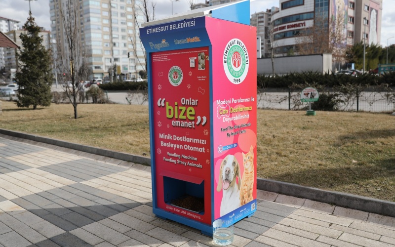 CAN DOSTLARI İÇİN GÜNEŞ ENERJİSİ İLE ÇALIŞAN MAMAMATİKLER SOKAKLARDAKİ YERİNİ ALDI
