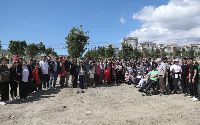 ENGELSİZ BAHAR ŞENLİĞİ HAFTASINDA ANLAMLI BİR ETKİNLİK: TEMAD HATIRA ORMANI’NA FİDAN DİKİLDİ