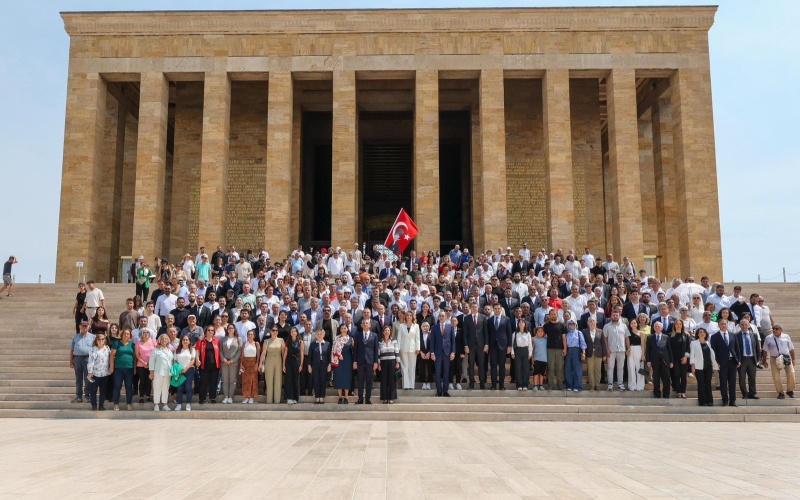 BAŞKAN BEŞİKCİOĞLU, BİR ULUSUN BAĞIMSIZLIĞININ SEMBOLÜ LOZAN ZAFERİ’NİN 102. YILINDA ANITKABİR’DEYDİ 2025-07-24 00:00:00